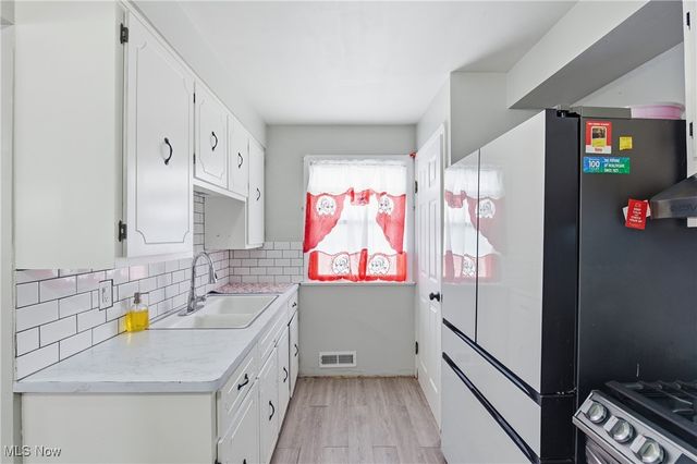 14205 Highlandview Avenue, Cleveland, OH 44135