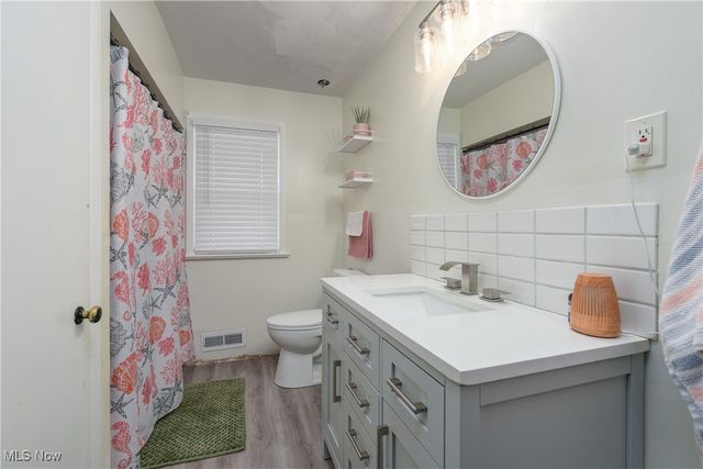 14205 Highlandview Avenue, Cleveland, OH 44135