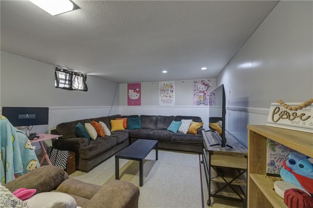 14205 Highlandview Avenue, Cleveland, OH 44135