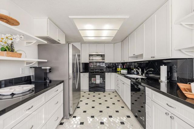 76896 California Drive, Palm Desert, CA 92211