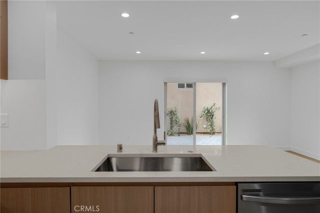 5220 Strohm Avenue, North Hollywood, CA 91601