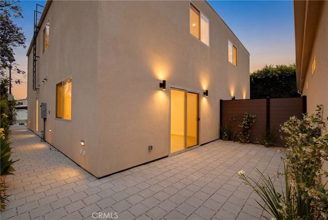 5220 Strohm Avenue, North Hollywood, CA 91601