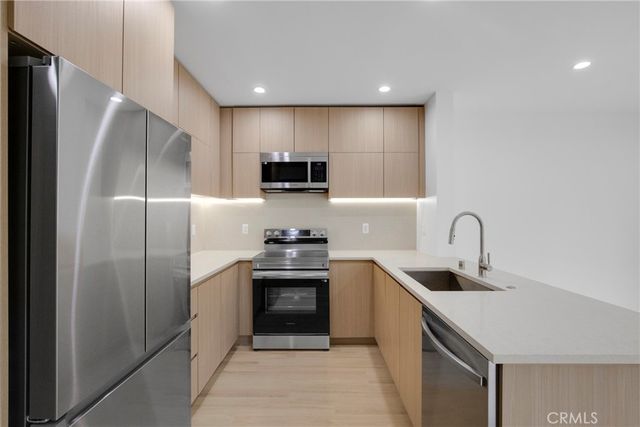 5220 Strohm Avenue, North Hollywood, CA 91601
