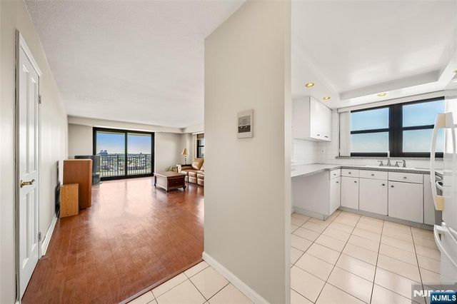 7855 Boulevard East 19L, North Bergen, NJ 07047