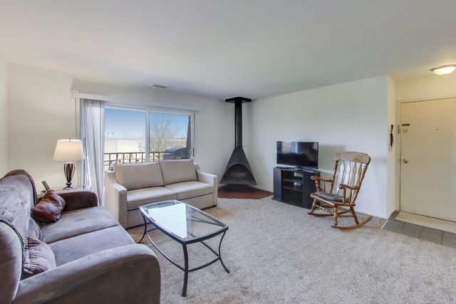 717 Killarney Court 2D, Schaumburg, IL 60193