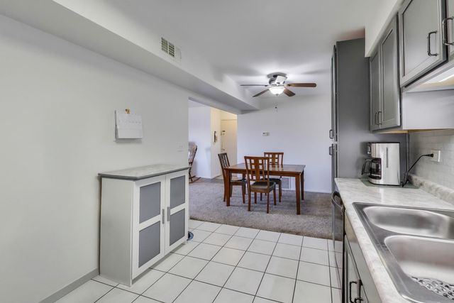 717 Killarney Court 2D, Schaumburg, IL 60193