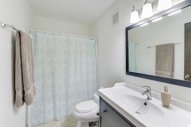 717 Killarney Court 2D, Schaumburg, IL 60193