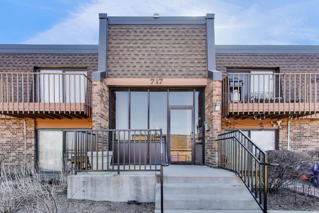 717 Killarney Court 2D, Schaumburg, IL 60193