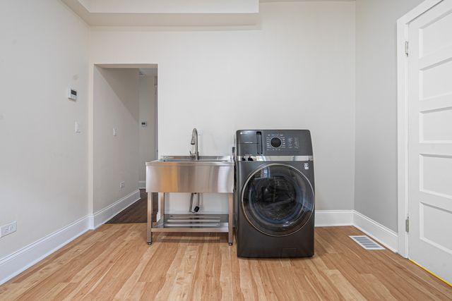 4541 S Forrestville Avenue, Chicago, IL 60653