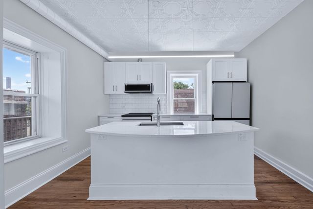 4541 S Forrestville Avenue, Chicago, IL 60653