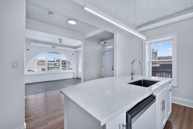 4541 S Forrestville Avenue, Chicago, IL 60653