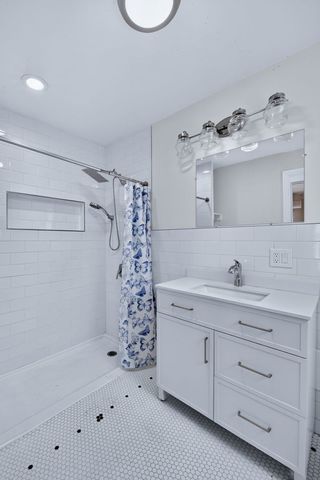 4541 S Forrestville Avenue, Chicago, IL 60653