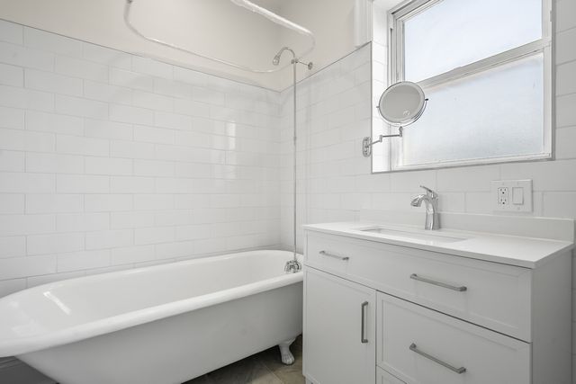 4541 S Forrestville Avenue, Chicago, IL 60653