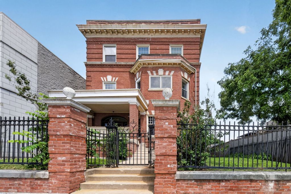4541 S Forrestville Avenue, Chicago, IL 60653