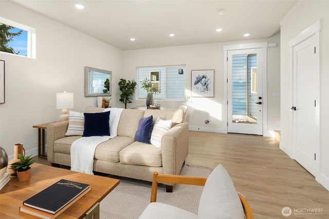 1413 Martin Luther King Jr Way, Seattle, WA 98122