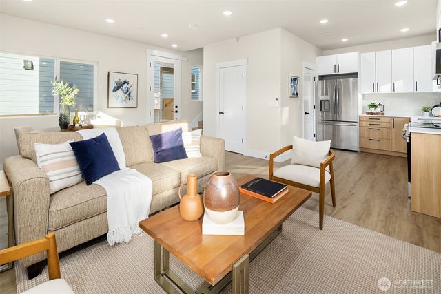 1413 Martin Luther King Jr Way, Seattle, WA 98122