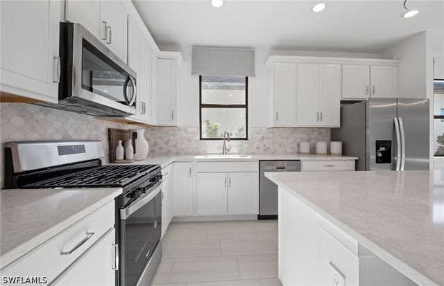 2114 Sequoia CT, Naples, FL 34120