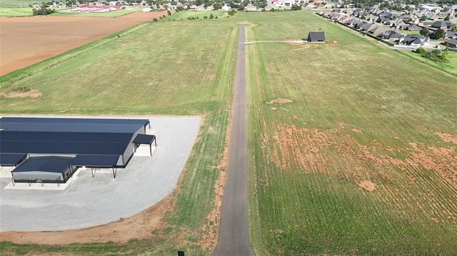 24117 E 106 Road, Weatherford, OK 73096