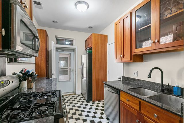 7654 N Greenview Avenue 2, Chicago, IL 60626