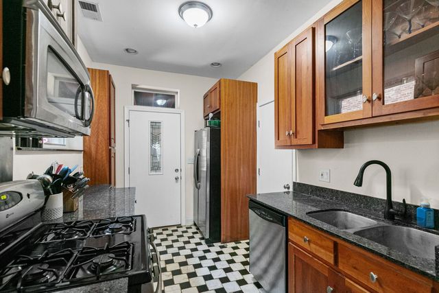 7654 N Greenview Avenue 2, Chicago, IL 60626