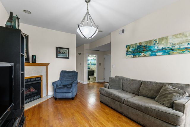 7654 N Greenview Avenue 2, Chicago, IL 60626