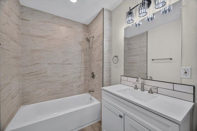 926 N Thorne, Fresno, CA 93728