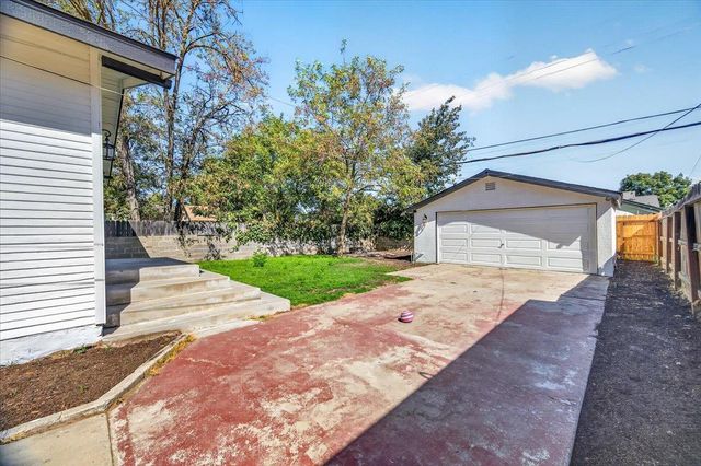 926 N Thorne, Fresno, CA 93728