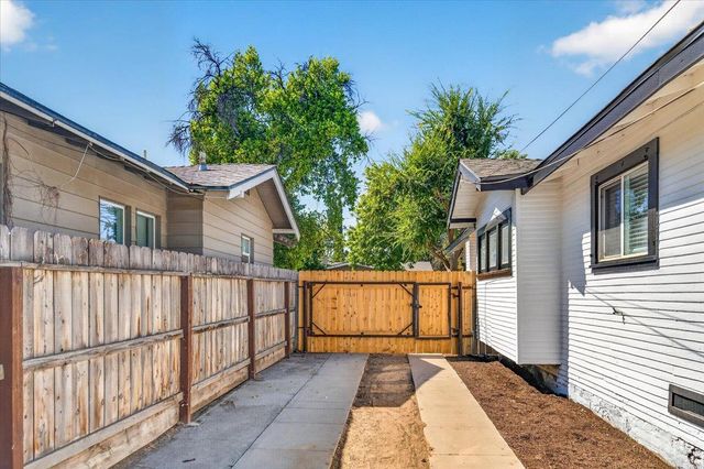 926 N Thorne, Fresno, CA 93728