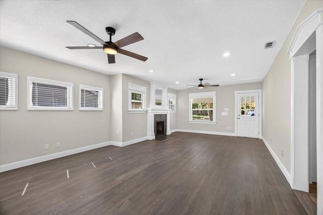926 N Thorne, Fresno, CA 93728