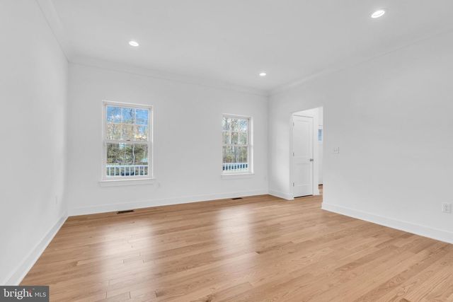 33 PENNSYLVANIA AVE, Waretown, NJ 08758