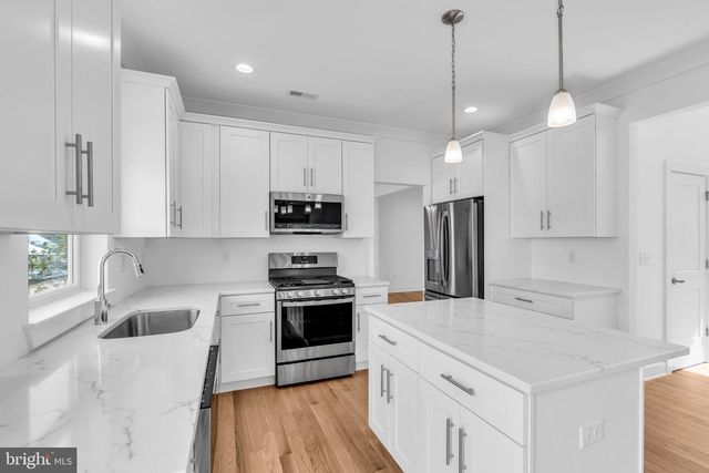 33 PENNSYLVANIA AVE, Waretown, NJ 08758