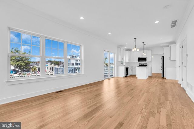 33 PENNSYLVANIA AVE, Waretown, NJ 08758