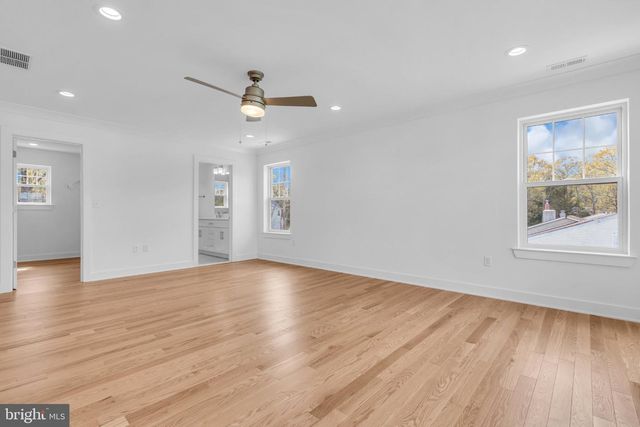33 PENNSYLVANIA AVE, Waretown, NJ 08758
