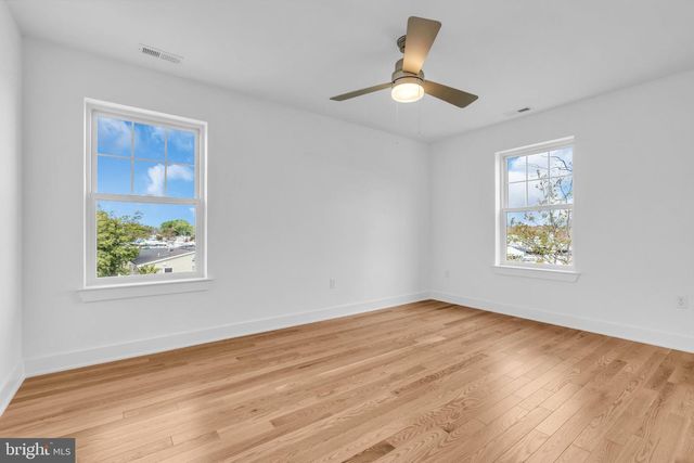 33 PENNSYLVANIA AVE, Waretown, NJ 08758