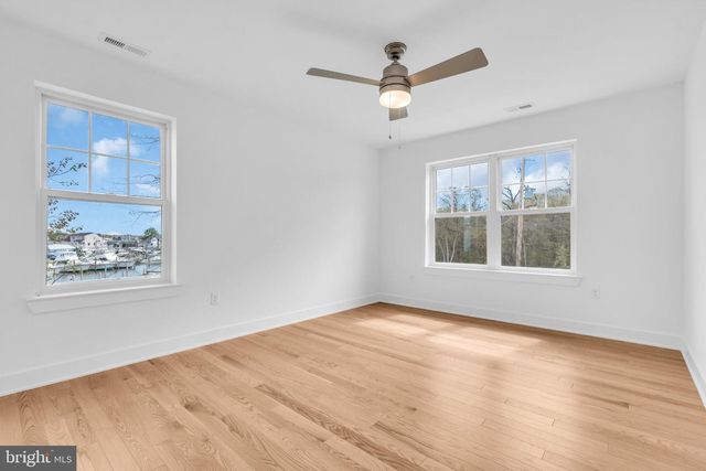 33 PENNSYLVANIA AVE, Waretown, NJ 08758