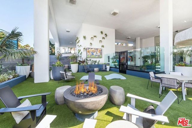 25 15th Place 101, Long Beach, CA 90802