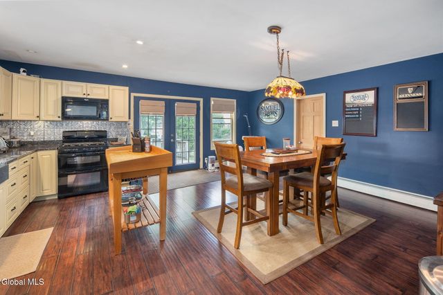 32 Broadway, Amsterdam, NY 12010