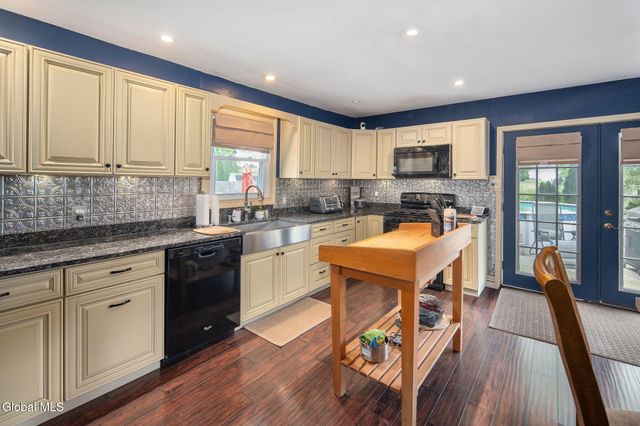 32 Broadway, Amsterdam, NY 12010