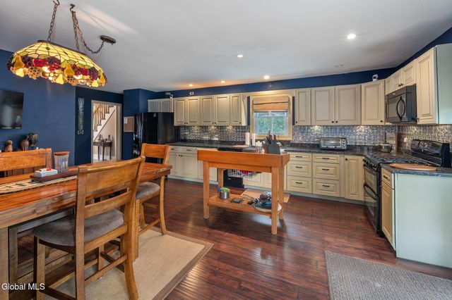 32 Broadway, Amsterdam, NY 12010