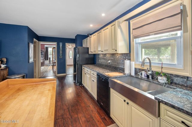 32 Broadway, Amsterdam, NY 12010