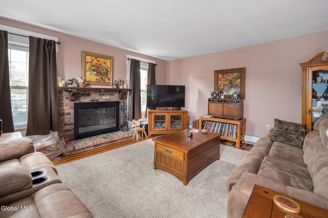 32 Broadway, Amsterdam, NY 12010