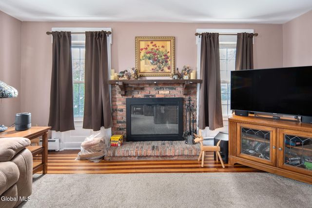 32 Broadway, Amsterdam, NY 12010