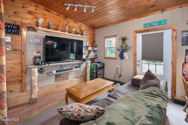 32 Broadway, Amsterdam, NY 12010