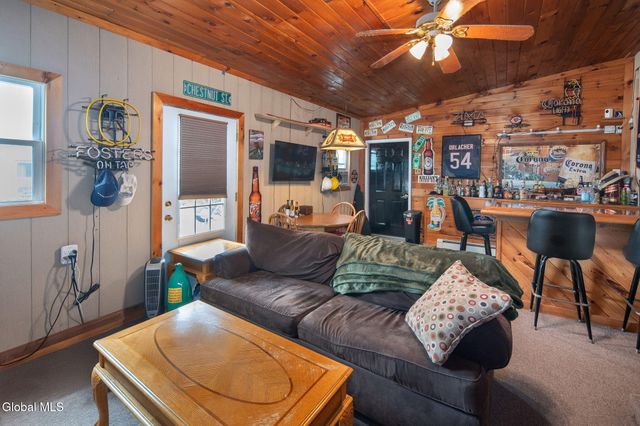 32 Broadway, Amsterdam, NY 12010