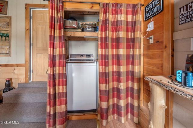 32 Broadway, Amsterdam, NY 12010