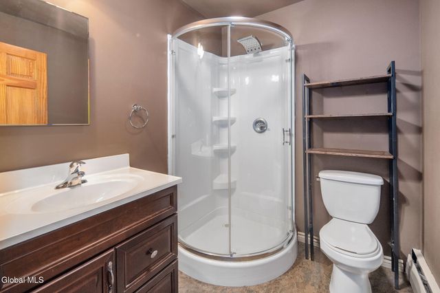 32 Broadway, Amsterdam, NY 12010