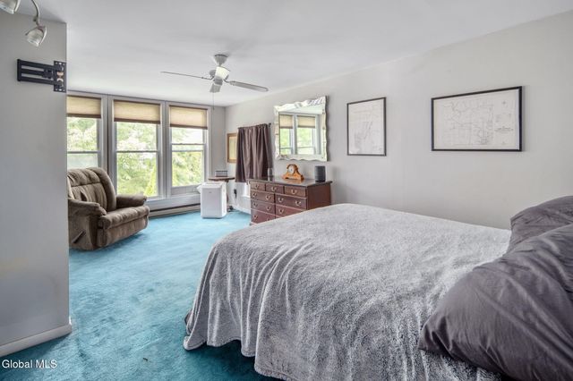 32 Broadway, Amsterdam, NY 12010