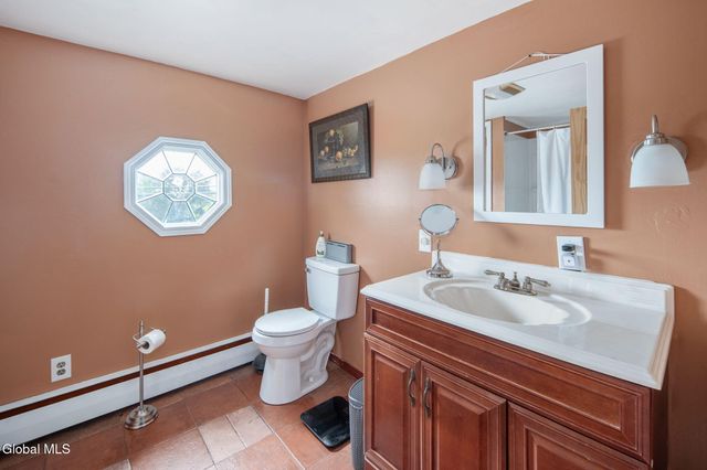 32 Broadway, Amsterdam, NY 12010