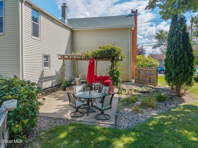 32 Broadway, Amsterdam, NY 12010