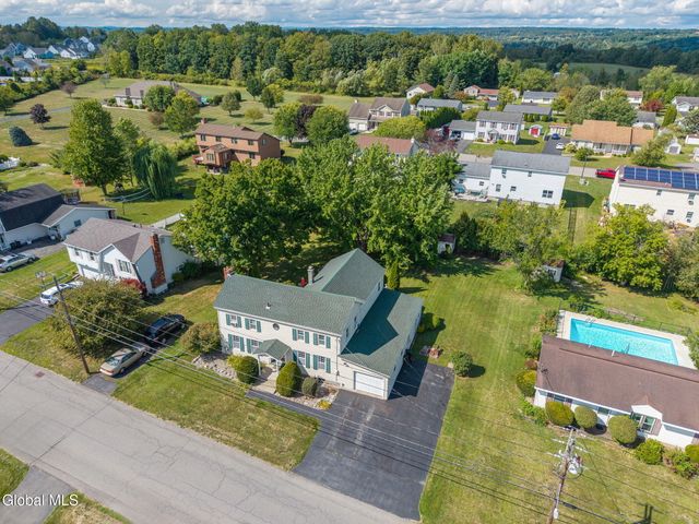 32 Broadway, Amsterdam, NY 12010